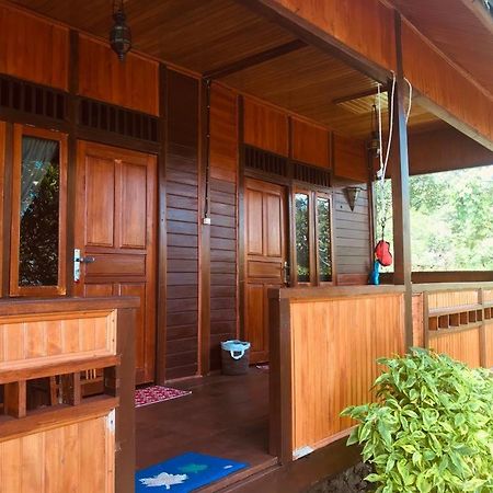 Panorama Backpackers Hotel Бунакен Екстериор снимка