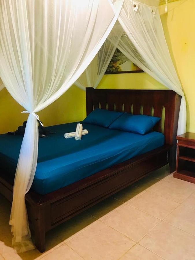 Panorama Backpackers Hotel Бунакен Екстериор снимка
