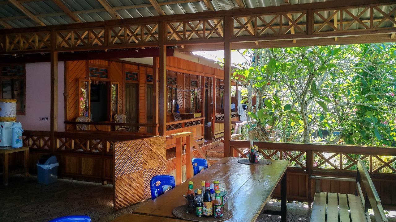 Panorama Backpackers Hotel Бунакен Екстериор снимка